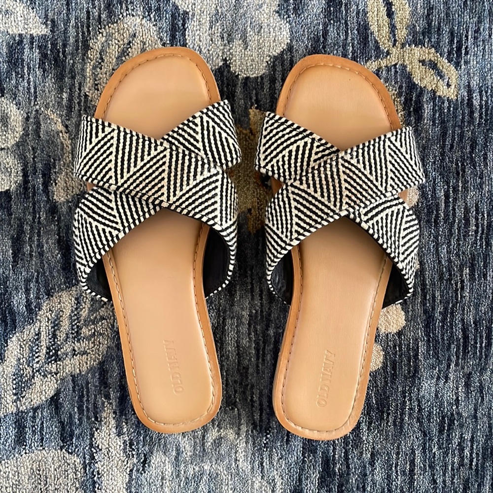 Old Navy, Black and White, Sandals, Size 9 - Picture 1 of 3